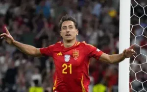 Mikel Oyarzabal - Portrait celebrating a goal.