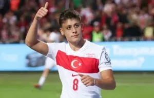 Arda Güler - Portrait with thumbs up gesture.